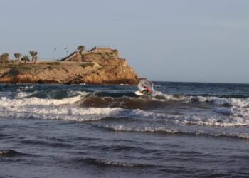 El próximo sábado 26 de febrero Murcia acogerá la primera prueba del Surfing KIDS en la playa de Bahía
