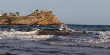 El próximo sábado 26 de febrero Murcia acogerá la primera prueba del Surfing KIDS en la playa de Bahía