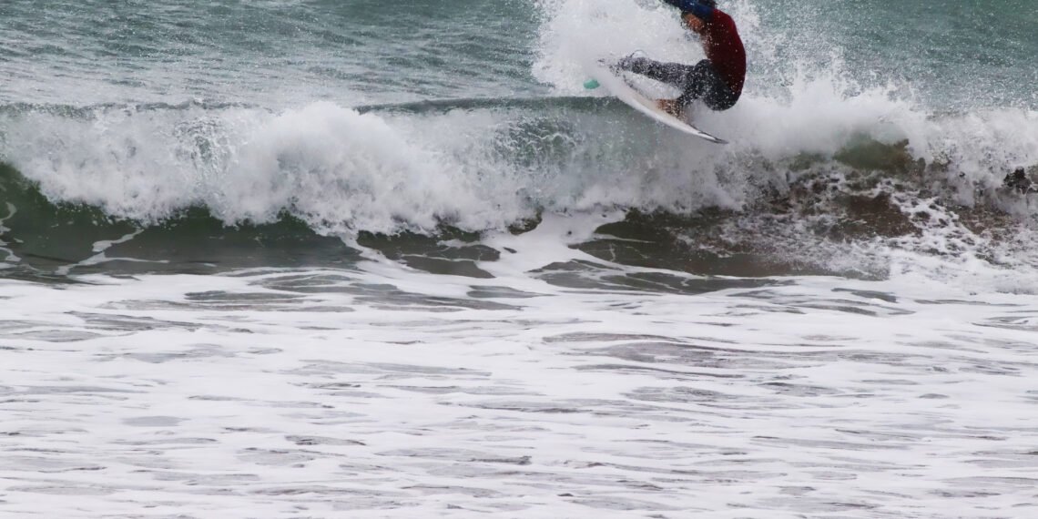 Vuelven las olas y los grandes eventos del surf: Campeonato de España Bahía Surfing Kids 2025 y Surfito 15