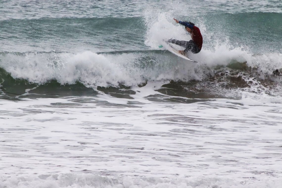 Vuelven las olas y los grandes eventos del surf: Campeonato de España Bahía Surfing Kids 2025 y Surfito 15