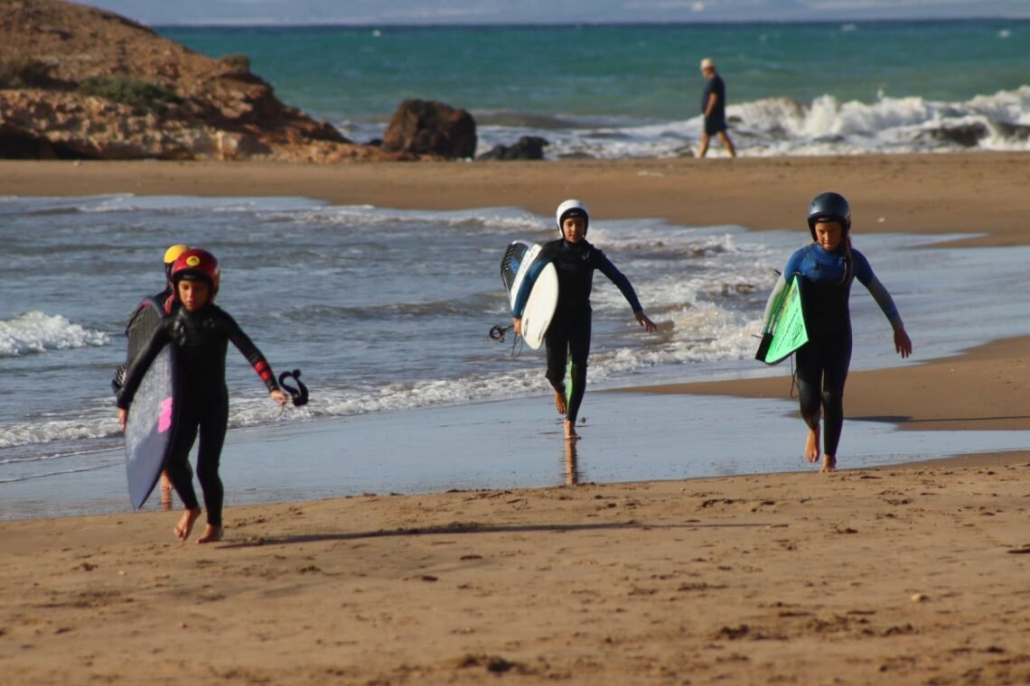 La Federación de Surf de la Región de Murcia hace balance de un 2025 clave para el crecimiento del surf regional