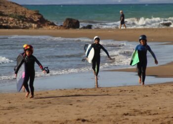La Federación de Surf de la Región de Murcia hace balance de un 2025 clave para el crecimiento del surf regional