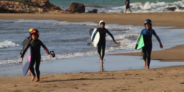 La Federación de Surf de la Región de Murcia hace balance de un 2025 clave para el crecimiento del surf regional